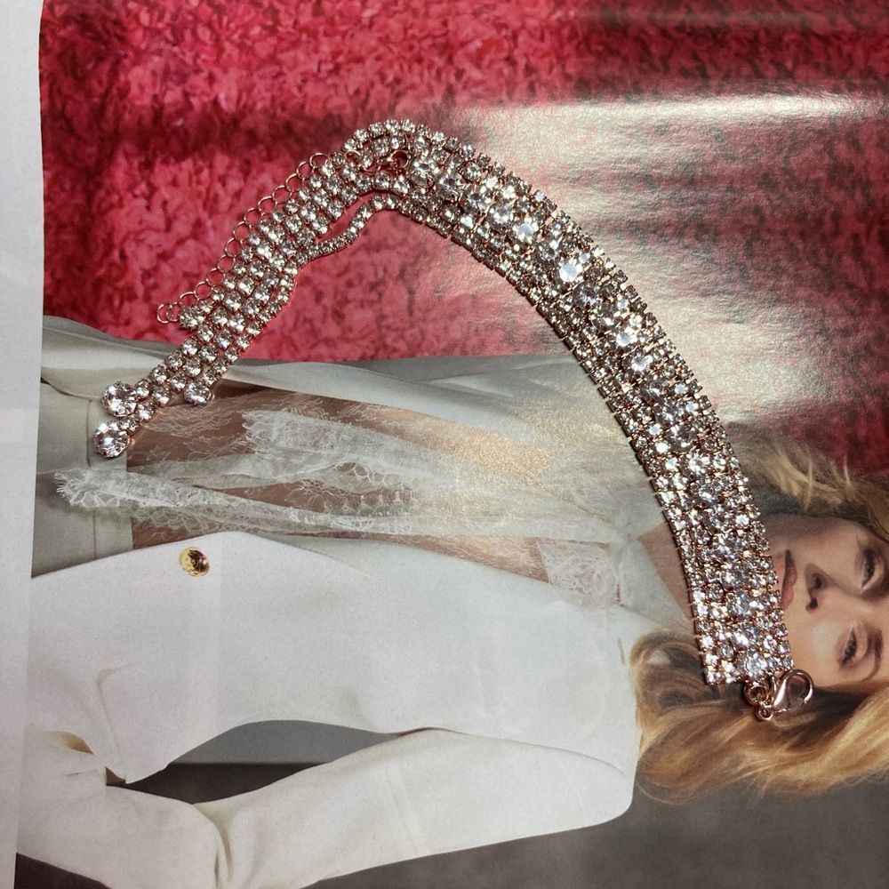 ⭐️ Beautiful Gold Tone Rhinestone Bracelet - Picture 2 of 3